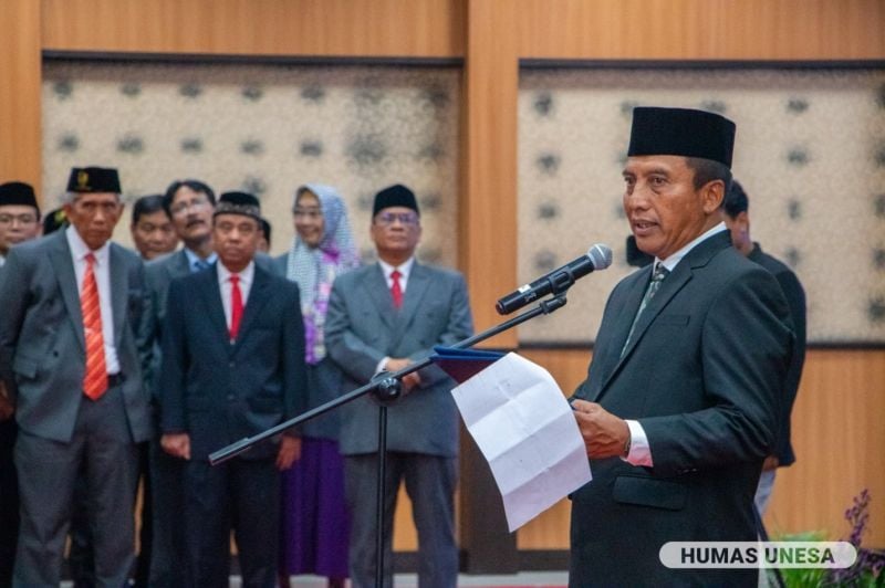 Rektor UNESA Prof. Dr. Nurhasan, M.Kes., mengapresiasi capaian penelitian dan pengabdian kepada masyarakat atau PKM yang diraih kampus "Rumah Para Juara".