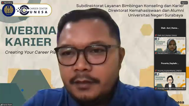 Muhammad Farid Ilhamuddin, S.Pd., M.Pd., selaku Kepala Subdirektorat Layanan Bimbingan Konseling dan Karir UNESA memberikan penguatan kepada seluruh peserta webinar karir.