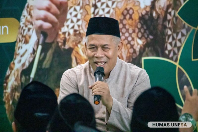 Kiai Marzuki Mustamar mengisi Pengajian Ramadan di Universitas Negeri Surabaya