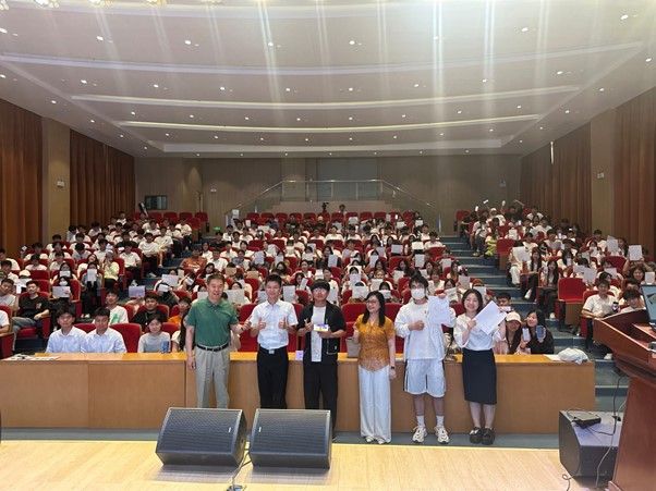Kegiatan pertukaran mahasiswa dan dosen tamu di Zhengzhou Tiongkok. 