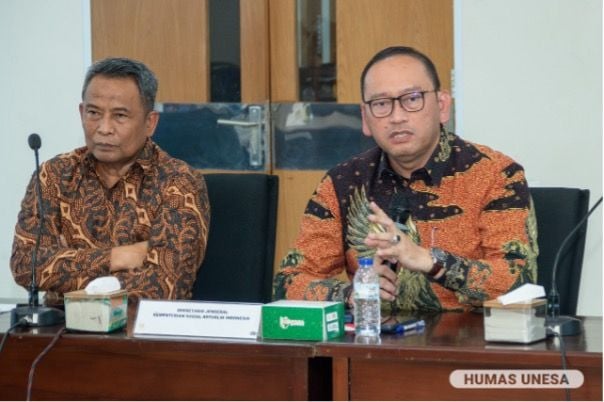 Sekjen Kemensos RI, Robben Rico (kanan); dan Dirjen Rehabilitasi Sosial Kemensos RI, Supomo (kiri) memaparkan sejumlah program prioritas dan urgensi kolaborasi untuk pemberdayaan dan kesejahtetaan masyarakat.