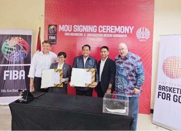 Selain menerima penghargaan, Unesa juga menjalin kerja sama berkelanjutan yang ditandai dengan penandatanganan MoU antara pimpinan Unesa dengan FIBA.