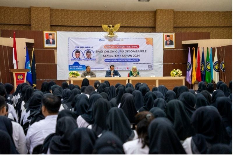 Wakil Rektor III UNESA Bambang Sigit Widodo memberikan penguatan dalam Diklat Orientasi PPG.