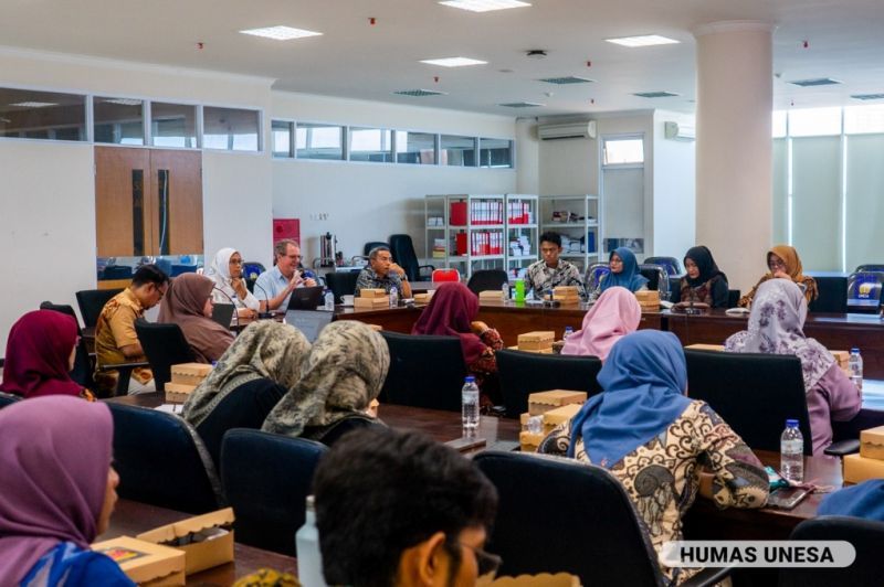 Dalam FGD ini, peserta dari unsur guru dan kepala sekolah medapatkan wawasan bagaimana pendidikan di UK diterapkan berbasis minat siswa. 