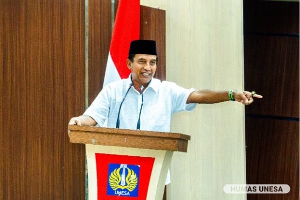 Rektor UNESA, Cak Hasan berpesan kepada lulusan PPG untuk terus upskilling, adaptif, dan melakukan yang terbaik untuk masyarakat.