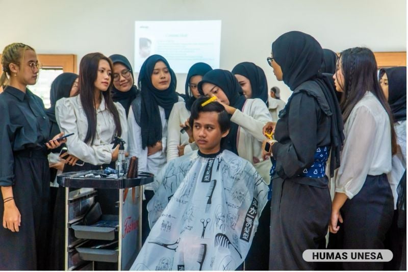 Dengan kegiatan ini diharapkan mahasiswa memahami dan menguasai tren style rambut yang digandrungi di dunia kecantikan.