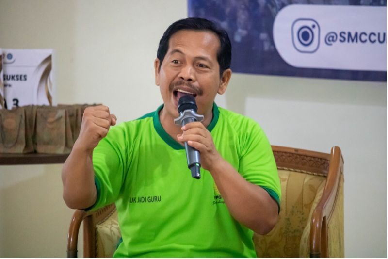Faktur Rohman Kafrawi, narasumber talkshow menekankan pentingnya membangun harapan hidup, pola hidup bersih dan sehat anti-narkoba.