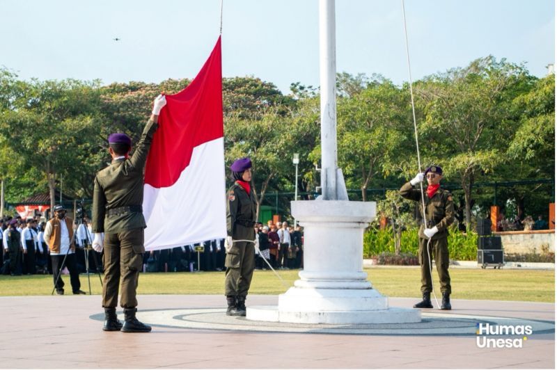 Upacara HUT ke-81 RI, Unesa Teguhkan Nilai Kemerdekaan kepada Generasi Muda Bangsa