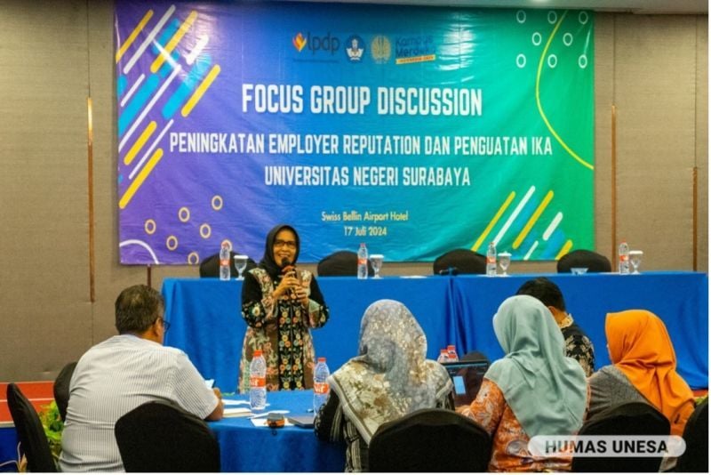 Proses penyampaian materi sesi kedua bersama Prof. Dr. Sri Setyo Iriani, S.E., M.Si. 