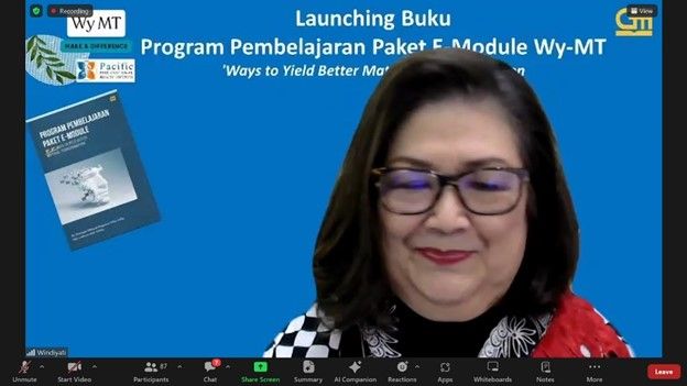 Alumnus S-3 TP UNESA, Windiyati Wahjudi Nugroho memaparkan semua hal terkait buku terbarunya; Program Pembelajaran Paket e-Modul.