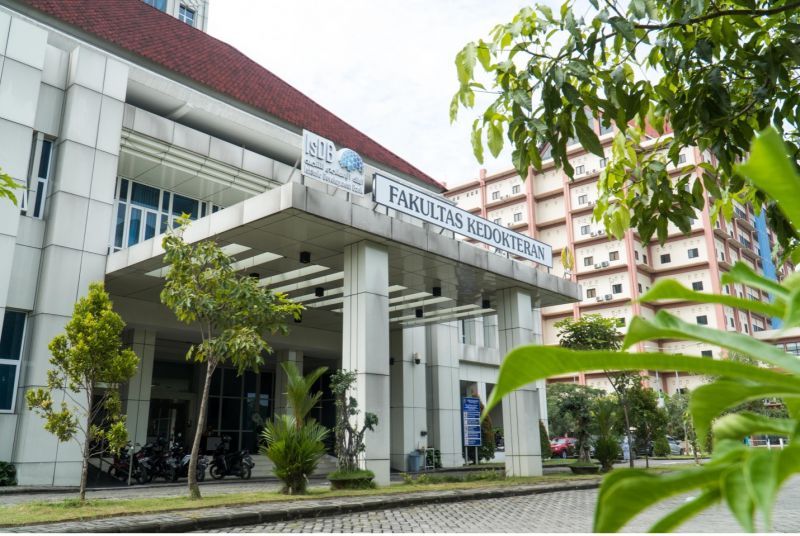 Gedung Fakultas Kedokteran UNESA yang berlokasi di Kampus 2 Lidah Wetan, Surabaya