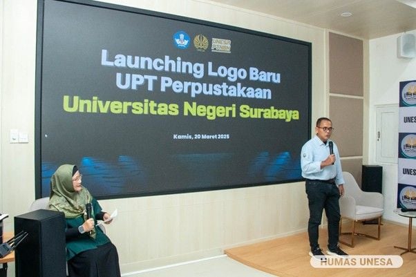 Kepala Perpustakaan Unesa menyampaikan seputar logo baru dan berbagai inovasi yang dilakukan terkait pelayanan.