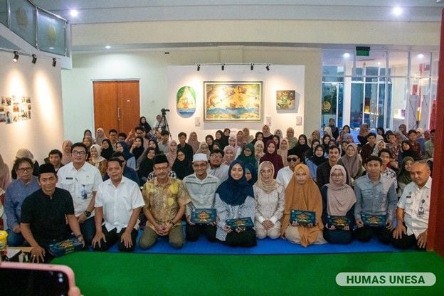 Kegiatan ini dihadiri jajaran pimpinan Unesa dan jajarannya. Kepala Dinas Sosial Provinsi Jawa Timur pun turut hadir dan memberikan apresiasinya.