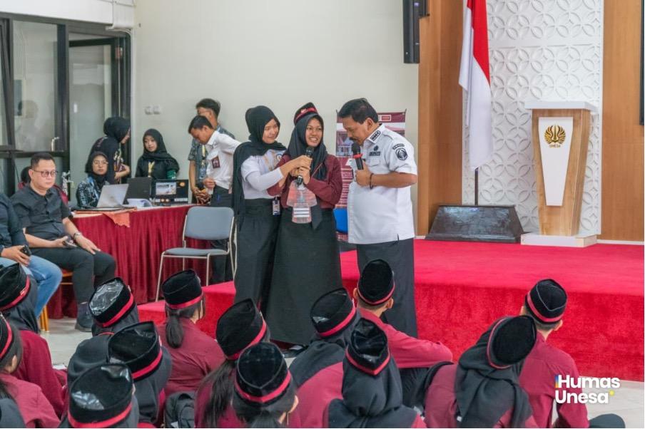 Dari Pati ke Surabaya, Dengan Keterbatasannya, Aliya Menapaki Mimpi Menjadi Pengacara di Unesa