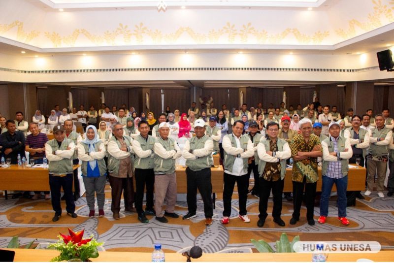 Rapat kerja strategis ini dihadiri seluruh jajaran pimpinan Unesa setingkat universitas hingga fakultas, dan unit kerja.