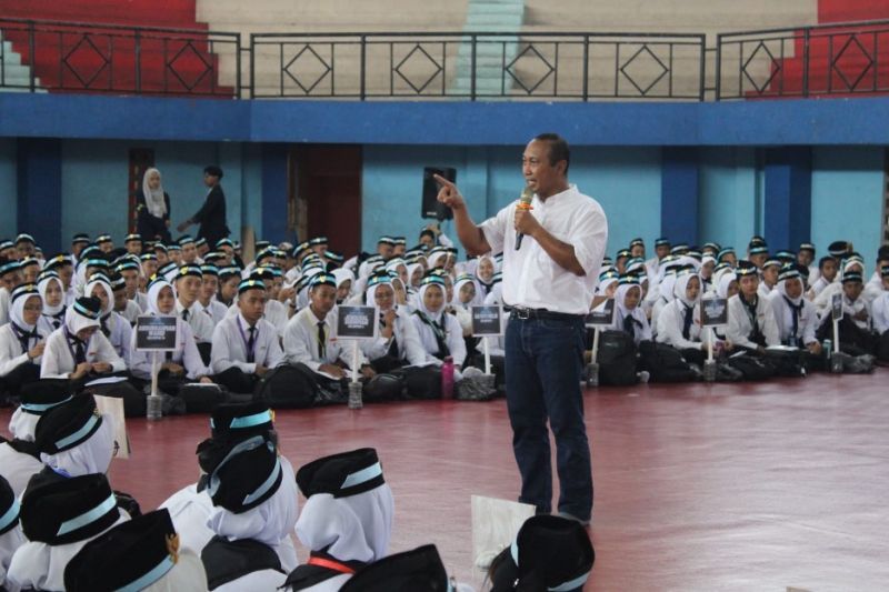 Suasana PKKMB FIKK, pimpinan tekankan kepada mahasiswa baru bahwa kuliah merupakan kesempatan yang berharga untuk mendapatkan ilmu pengetahuan, mengembangkan kemampuan, memperbanyak pengalaman, dan memperkuat mental. Manfaatkan dengan sebaik-sebaiknya.