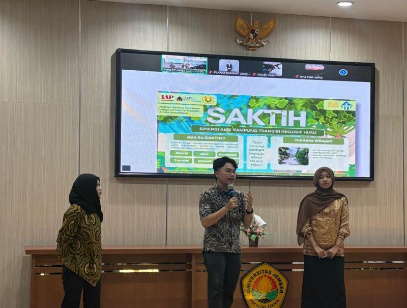 Tim SAKTIH saat memaparkan presentasi di hadapan para juri