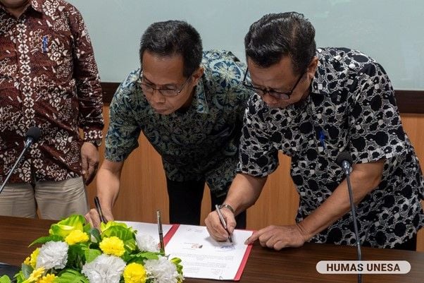 Penandatanganan kerja sama antara UNESA dan Pemkab Berau di Rektorat, Kampus 2 Lidah Wetan, Surabaya.