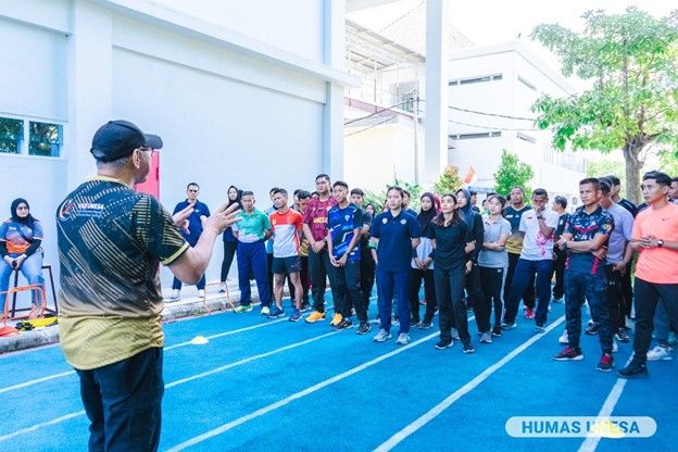 Prof Ria Lumintuarso pemateri utama dari LP2O LANKOR memberikan pengarahan awal dan penguatan bagi pelatih fisik peserta pelatihan.