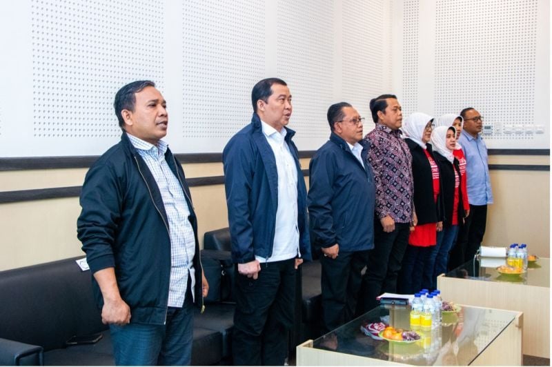 Pimpinan UNESA bersama jajaran FKPT, dan narasumber dari BNPT dan Unair